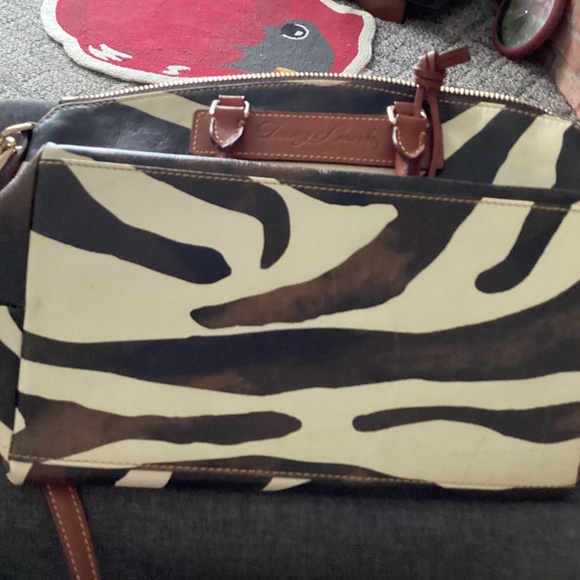 Dooney & Bourke zebra print shoulder bandbag - Picture 5 of 5